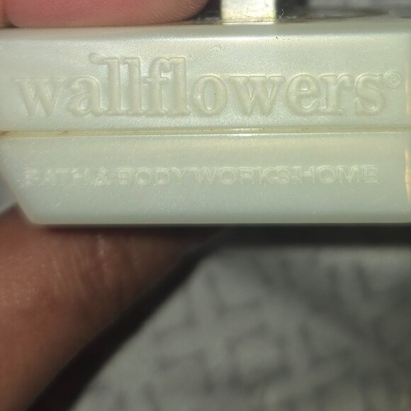 Wallflower plug-in - Picture 2 of 2